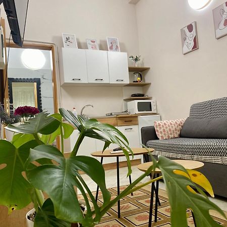 Dori'S Wilson Studio At Blloku Neighborhood Tiranë Ngoại thất bức ảnh